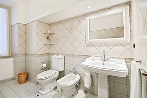 Central Balcony Apartment