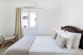 Cinnamon Villa with Private Hot Tub