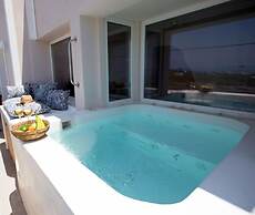 Cinnamon Villa with Private Hot Tub