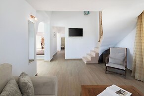 Cinnamon Villa with Private Hot Tub