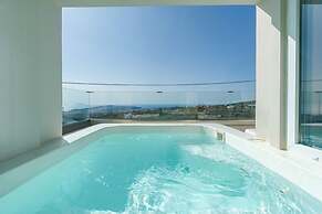 Cinnamon Villa with Private Hot Tub