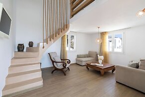 Cinnamon Villa with Private Hot Tub