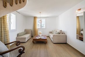 Cinnamon Villa with Private Hot Tub