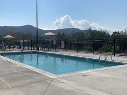 Holiday Inn Express & Suites Marion by IHG