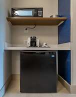 Holiday Inn Express & Suites Marion by IHG