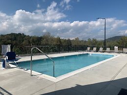 Holiday Inn Express & Suites Marion by IHG