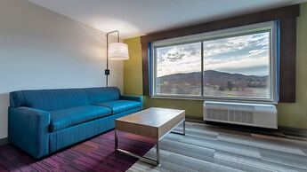 Holiday Inn Express & Suites Marion by IHG