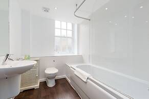 Silver Lining - Grassmarket Apartments