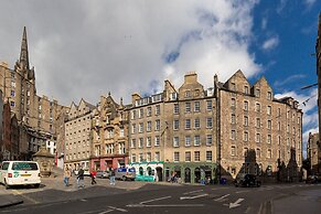 Silver Lining - Grassmarket Apartments