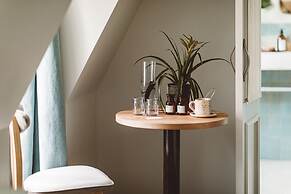 Hoy Paris - Home of YOGA