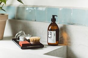 Hoy Paris - Home of YOGA