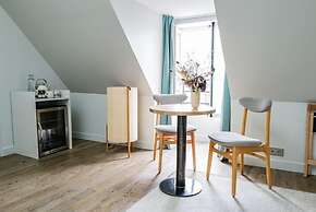 Hoy Paris - Home of YOGA