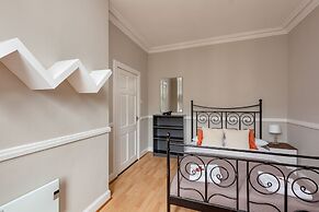 Silver Lining - St Leonard St Apartment