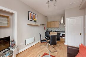 Silver Lining - St Leonard St Apartment