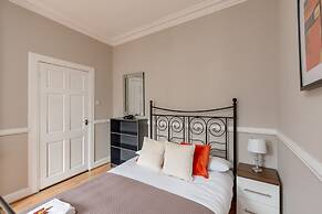 Silver Lining - St Leonard St Apartment