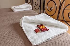 Silver Lining - St Leonard St Apartment