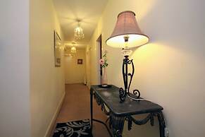 Silver Lining - St Patrick Sq Apartment