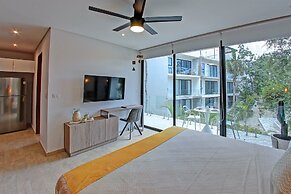 Modern Chic Studio With Panoramic Rooftop Pool, PANORAMIC A 201- By Sa