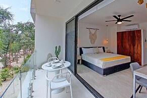 Modern Chic Studio With Panoramic Rooftop Pool, PANORAMIC A 201- By Sa