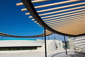 Modern Chic Studio With Panoramic Rooftop Pool, PANORAMIC A 201- By Sa