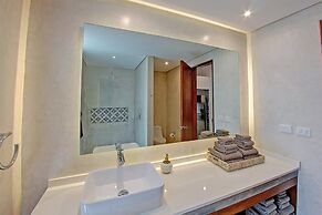 Modern Chic Studio With Panoramic Rooftop Pool, PANORAMIC A 201- By Sa