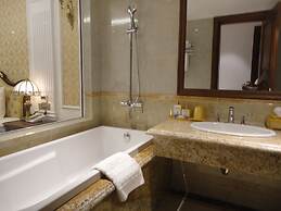 Hoang Nham Luxury Hotel