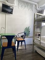 Hop Inn - Hostel