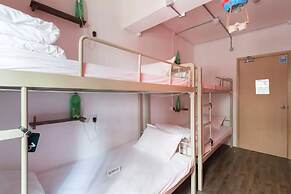 Hop Inn - Hostel