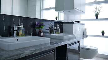 KL Platinum Suites by SNC