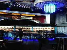 KL Platinum Suites by SNC