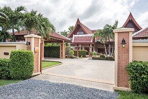 Blissful Villa Felicity with Ample Space