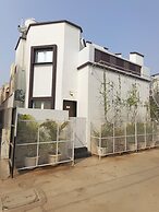 Daze Off Studio House