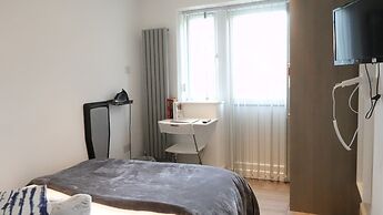 Grand Airport Ensuites