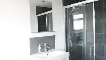 Grand Airport Ensuites