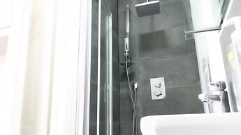 Grand Airport Ensuites