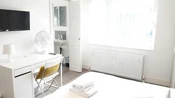 Grand Airport Ensuites