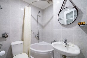 Chin Stays - Hotel and Apartment