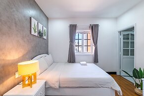 Chin Stays - Hotel and Apartment