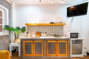 Chin Stays - Hotel and Apartment