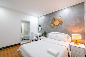 Chin Stays - Hotel and Apartment