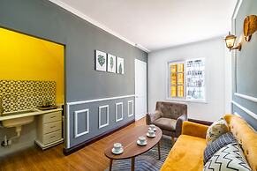 Chin Stays - Hotel and Apartment