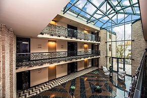 Amsterdam Plaza