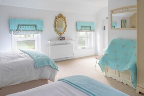 Willow House Bed & Breakfast and Orchard Studios Self Catering