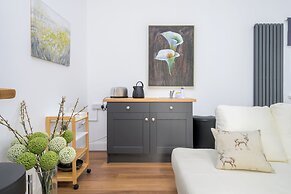 Willow House & Orchard Studios