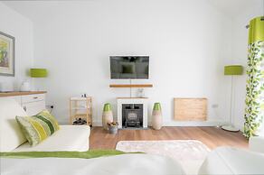 Willow House & Orchard Studios