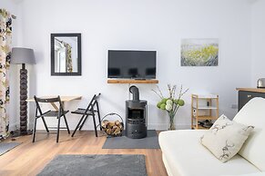 Willow House & Orchard Studios