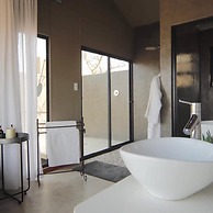 Kifaru Luxury Lodge & Bush Camp