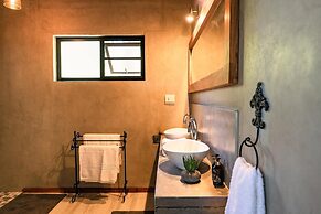 Kifaru Luxury Lodge & Bush Camp