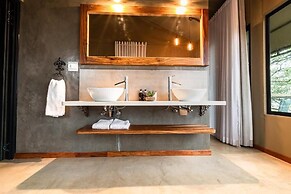 Kifaru Luxury Lodge & Bush Camp