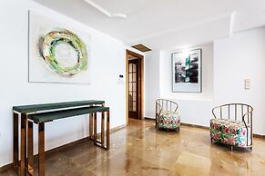 Fabulous 3 Bd Apartment Great Location. Puerta Real